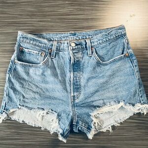 Levi's 501 Original Shorts in medium indigo, size 31